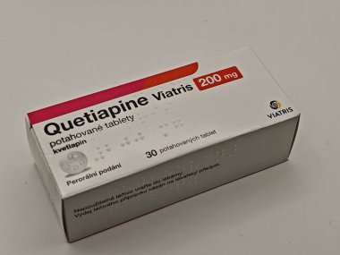 Prag, Çek Cumhuriyeti - 21 Haziran 2025: QueTIAPINE VIATRIS Çek ilaç kutusu quetiapine aktif madde ile ilaç firması MYLAN