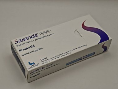 Prag, Çek Cumhuriyeti -2 Haziran 2025: NOVO NORDISK tarafından kullanılan LIRAGLUTIDE aktif maddeyle SAXENDA ilaç kutusu.