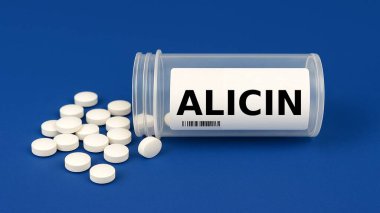 Depresyon ve anksiyete bozukluklarını tedavi etmek için kullanılan hastane eczacılık ilaçlarının olduğu masaya yerleştirilmiş bir kutu MIANSERIN tableti.