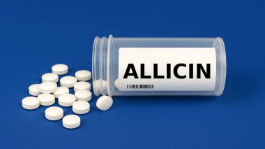 Depresyon ve anksiyete bozukluklarını tedavi etmek için kullanılan hastane eczacılık ilaçlarının olduğu masaya yerleştirilmiş bir kutu MIANSERIN tableti.