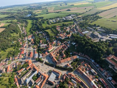 Brtnice kasabası ve Vysocina bölgesindeki tarihi kale panoraması, Bohemya Çek Cumhuriyeti