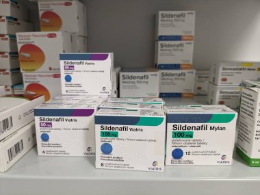 Prag, Çek Cumhuriyeti-6 Mayıs 2025: Sildenafil Mylan tıbbı ve Sildenafil sitrat Mylan tarafından üretilen ereksiyon bozukluğu tedavisinde kullanıldı