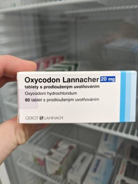 Prag, Çek Cumhuriyeti-6 Mayıs 2025: Oxycodon Lannacher, kabarcık ambalajında ağrı kesici