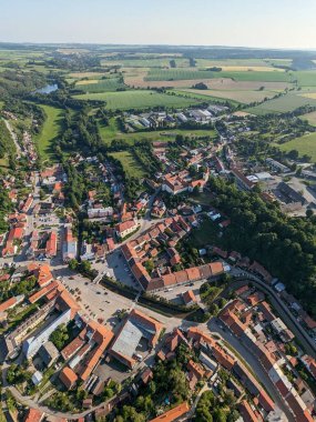 Brtnice kasabası ve Vysocina bölgesindeki tarihi kale panoraması, Bohemya Çek Cumhuriyeti
