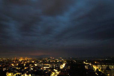 Nymburk kasabasında gece yakalanan şimşek fırtınası