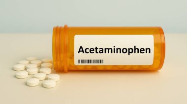 Hastane eczane masasındaki ACETAMINOPHEN tabletlerinin kutusu, ağrıyı hafifletmek ve ateşi düşürmek için kullanılır.