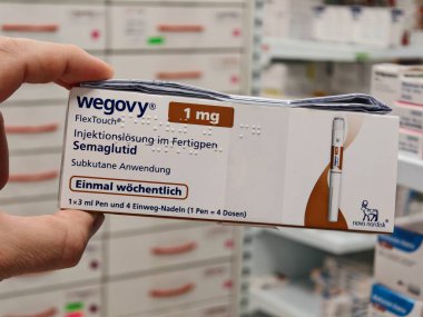 Prag, Çek Cumhuriyeti-8 Temmuz 2025: Obezite ve kilo kaybı tedavisinde kullanılan NOVO NORDISK tarafından Wegovy semaglutide enjeksiyon kalemi