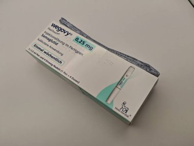Prag, Çek Cumhuriyeti-8 Temmuz 2025: Obezite ve kilo kaybı tedavisinde kullanılan NOVO NORDISK tarafından Wegovy semaglutide enjeksiyon kalemi