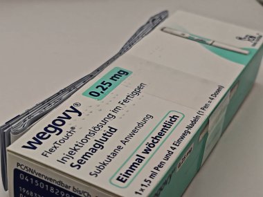 Prag, Çek Cumhuriyeti-8 Temmuz 2025: Obezite ve kilo kaybı tedavisinde kullanılan NOVO NORDISK tarafından Wegovy semaglutide enjeksiyon kalemi