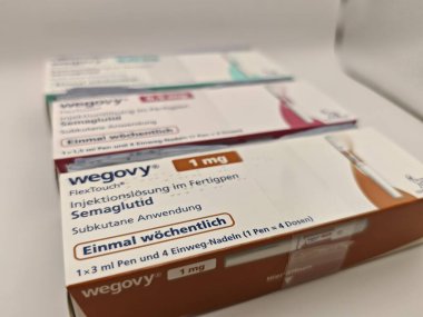 Prag, Çek Cumhuriyeti-8 Temmuz 2025: Obezite ve kilo kaybı tedavisinde kullanılan NOVO NORDISK tarafından Wegovy semaglutide enjeksiyon kalemi
