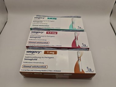 Prag, Çek Cumhuriyeti-8 Temmuz 2025: Obezite ve kilo kaybı tedavisinde kullanılan NOVO NORDISK tarafından Wegovy semaglutide enjeksiyon kalemi