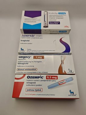 Prag, Çek Cumhuriyeti-8 Temmuz 2025: Obezite ve kilo kaybı tedavisinde kullanılan NOVO NORDISK tarafından Wegovy semaglutide enjeksiyon kalemi