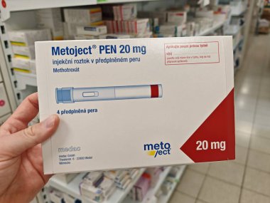 Prag, Çek Cumhuriyeti-6 Mayıs 2025: MEDAC tarafından önceden doldurulmuş romatizma tedavisi için otomatik enjektör