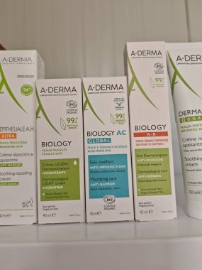 Prag, Çek Cumhuriyeti-6 Mayıs 2025: A-DERMA kozmetik markası doğal yulaf bazlı cilt ürünleri