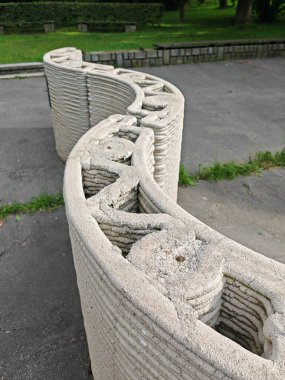 Küçük bir mimari sanatsal evin 3D baskılı beton duvarı. Dijital Sanatsal Sanatın Girişimi.