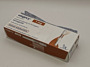Prag, Çek Cumhuriyeti-8 Temmuz 2025: Obezite ve kilo kaybı tedavisinde kullanılan NOVO NORDISK tarafından Wegovy semaglutide enjeksiyon kalemi
