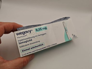 Prag, Çek Cumhuriyeti-8 Temmuz 2025: Obezite ve kilo kaybı tedavisinde kullanılan NOVO NORDISK tarafından Wegovy semaglutide enjeksiyon kalemi