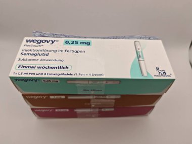 Prag, Çek Cumhuriyeti-8 Temmuz 2025: Obezite ve kilo kaybı tedavisinde kullanılan NOVO NORDISK tarafından Wegovy semaglutide enjeksiyon kalemi