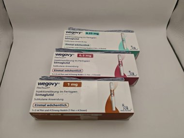 Prag, Çek Cumhuriyeti-8 Temmuz 2025: Obezite ve kilo kaybı tedavisinde kullanılan NOVO NORDISK tarafından Wegovy semaglutide enjeksiyon kalemi