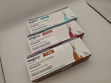 Prag, Çek Cumhuriyeti-8 Temmuz 2025: Obezite ve kilo kaybı tedavisinde kullanılan NOVO NORDISK tarafından Wegovy semaglutide enjeksiyon kalemi