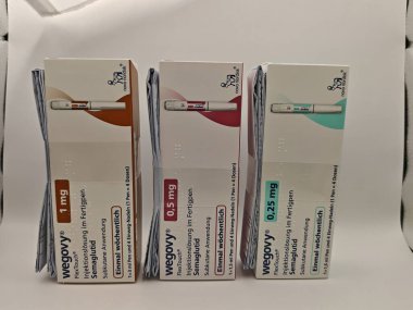 Prag, Çek Cumhuriyeti-8 Temmuz 2025: Obezite ve kilo kaybı tedavisinde kullanılan NOVO NORDISK tarafından Wegovy semaglutide enjeksiyon kalemi