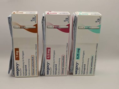 Prag, Çek Cumhuriyeti-8 Temmuz 2025: Obezite ve kilo kaybı tedavisinde kullanılan NOVO NORDISK tarafından Wegovy semaglutide enjeksiyon kalemi