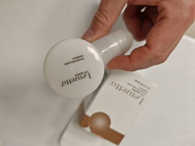 Prag, Çek Cumhuriyeti-6 Mayıs 2025: Hormon değiştirme tedavisi için LENZETTO estradiol spreyi