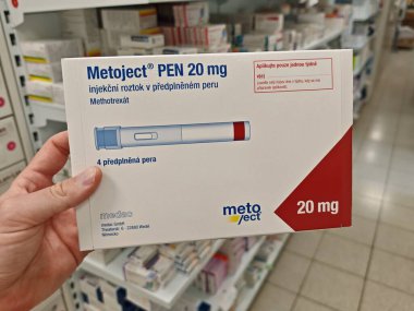 Prag, Çek Cumhuriyeti-6 Mayıs 2025: MEDAC tarafından önceden doldurulmuş romatizma tedavisi için otomatik enjektör
