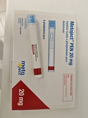 Prag, Çek Cumhuriyeti-6 Mayıs 2025: MEDAC tarafından önceden doldurulmuş romatizma tedavisi için otomatik enjektör