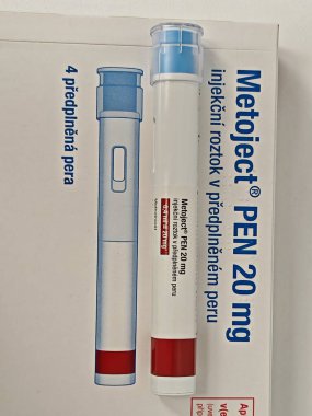 Prag, Çek Cumhuriyeti-6 Mayıs 2025: MEDAC tarafından önceden doldurulmuş romatizma tedavisi için otomatik enjektör