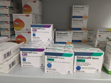 Prag, Çek Cumhuriyeti-6 Mayıs 2025: Sildenafil Mylan tıbbı ve Sildenafil sitrat Mylan tarafından üretilen ereksiyon bozukluğu tedavisinde kullanıldı