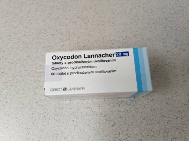 Prag, Çek Cumhuriyeti-6 Mayıs 2025: Oxycodon Lannacher, kabarcık ambalajında ağrı kesici