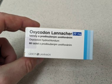 Prag, Çek Cumhuriyeti-6 Mayıs 2025: Oxycodon Lannacher, kabarcık ambalajında ağrı kesici
