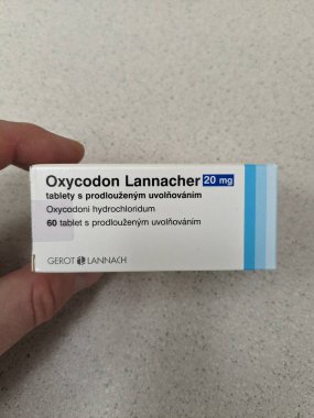 Prag, Çek Cumhuriyeti-6 Mayıs 2025: Oxycodon Lannacher, kabarcık ambalajında ağrı kesici