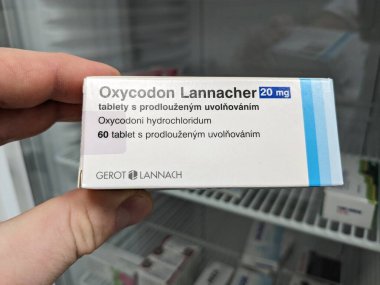 Prag, Çek Cumhuriyeti-6 Mayıs 2025: Oxycodon Lannacher, kabarcık ambalajında ağrı kesici