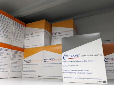 Prag, Çek Cumhuriyeti-6 Mayıs 2025: Antikoagülasyon ve trombozu önlemek için Clexane enoxaparin sodyum enjeksiyonu