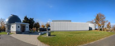 Brno, Çek Cumhuriyeti-6 Mayıs 2025: Kravi Hora tepesinde yer alan gözlemevi ve planetaryum