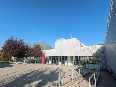 Brno, Çek Cumhuriyeti-6 Mayıs 2025: Kravi Hora tepesinde yer alan gözlemevi ve planetaryum