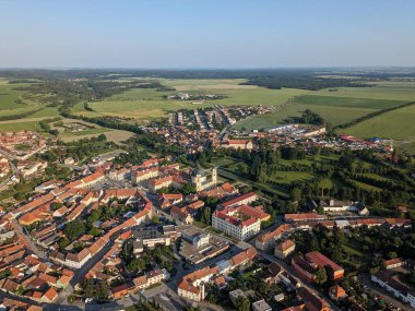 Jaromerice Nad Rokytnou büyük barok şatosu hava manzaralı tarihi kasaba