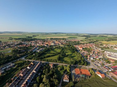 Jaromerice nad Rokytnou Kalesi ve Vysocina 'daki Şato Bahçesi Havalimanı manzarası