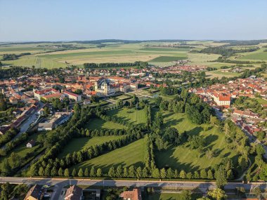 Jaromerice nad Rokytnou Kalesi ve Vysocina 'daki Şato Bahçesi Havalimanı manzarası