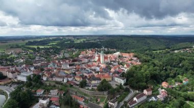 Tabor eski kasaba tarihi şehir merkezi. Ortaçağ yapıları Bohemya Çek Cumhuriyeti ile hava manzaralı.