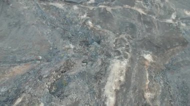 Lanzarote Adası 'ndaki SALINAS de JANUBIO tuz düzlükleri, Kanarya Adaları' nın volkanik kıyı şeridi boyunca uzanan tarihi tuz üretim alanı