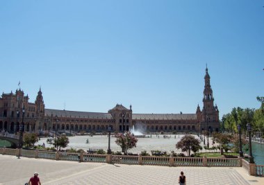 Kendinizi canlı renklere ve İspanya 'nın zengin tarihine daldırın. Çarpıcı mimariden canlı sokaklara her köşe bir hikaye anlatır. Keşfedin, keşfedin ve büyülenin..