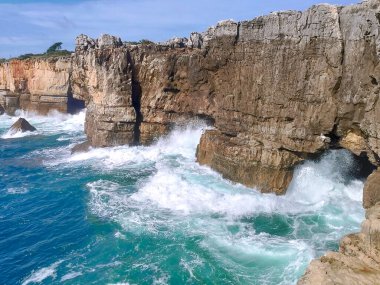 Cascais 'de ele geçirilen sakin sahil cazibesi.