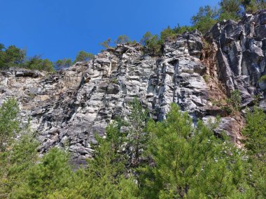 Rabi 'deki eski kireçtaşı ocağı (Avrupa Çek Cumhuriyeti)