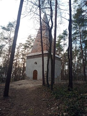 Arians kulesi (yenileme sonrası) ayrıca Grobisko olarak da bilinir, XVII. Yüzyıl Piramitsel Kulesi, Krupe Kalesi 'nin Pawe Orzechowski Lordu' nun mezarı. Bahar Günbatımı Mart 2023
