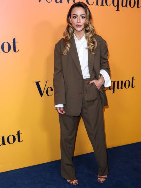 Amerikalı aktris ve şarkıcı Chloe Bennet, 25 Ekim 2022 'de Beverly Hills, Los Angeles, Kaliforniya, ABD' de düzenlenen 468 North Rodeo Drive 'daki Veuve Clicquot 250. Yıldönümü Kültür Sergisi' ne geldi..