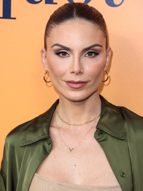 Sırp aktris Nina Senicar, 25 Ekim 2022 'de Beverly Hills, Los Angeles, Kaliforniya, ABD' de düzenlenen 468 North Rodeo Drive 'daki Veuve Clicquot 250. Yıldönümü Solaire Kültür Sergisi' ne geldi.. 