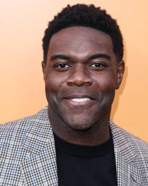 Amerikalı aktör, komedyen, yazar ve yapımcı Sam Richardson, 25 Ekim 2022 'de Beverly Hills, Los Angeles, Kaliforniya, ABD' de düzenlenen Veuve Clicquot 250. Yıldönümü Solaire Kültür Sergisi açılışına geldi.